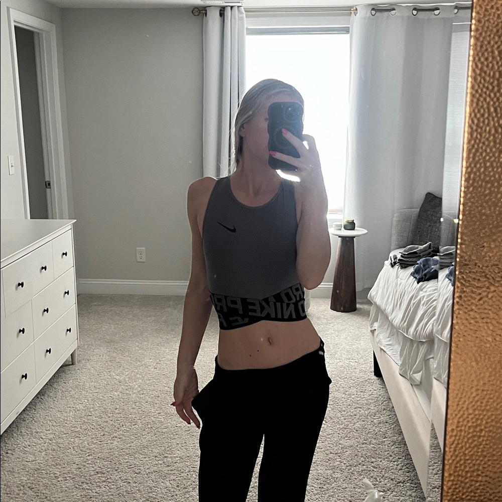 Nike Dri-FIT XS Gray Top - Picture 3 of 4